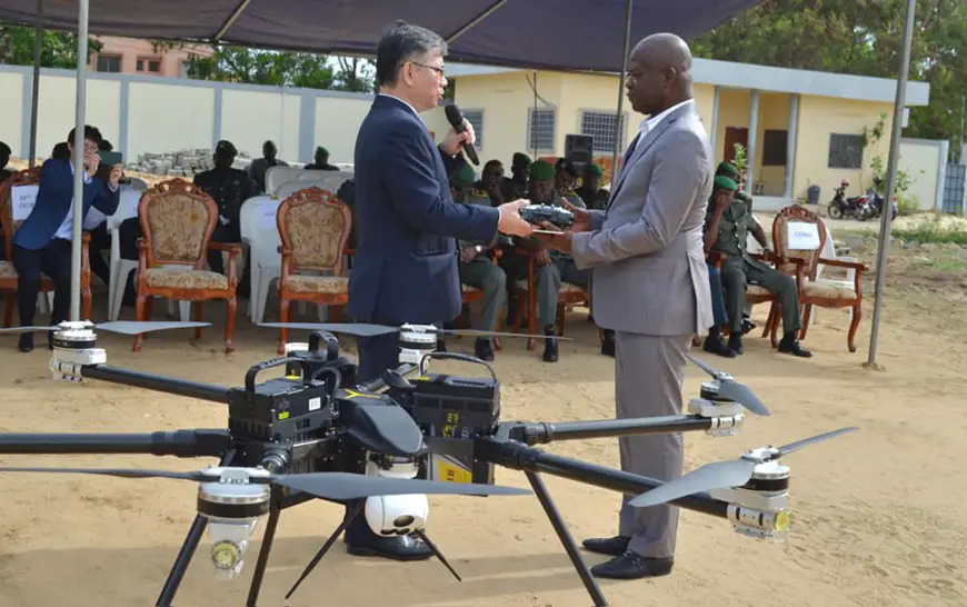 Bénin : la Chine fait don de drones de surveillance et d'intervention à l'armée pour lutter contre le terrorisme. © GouvBénin