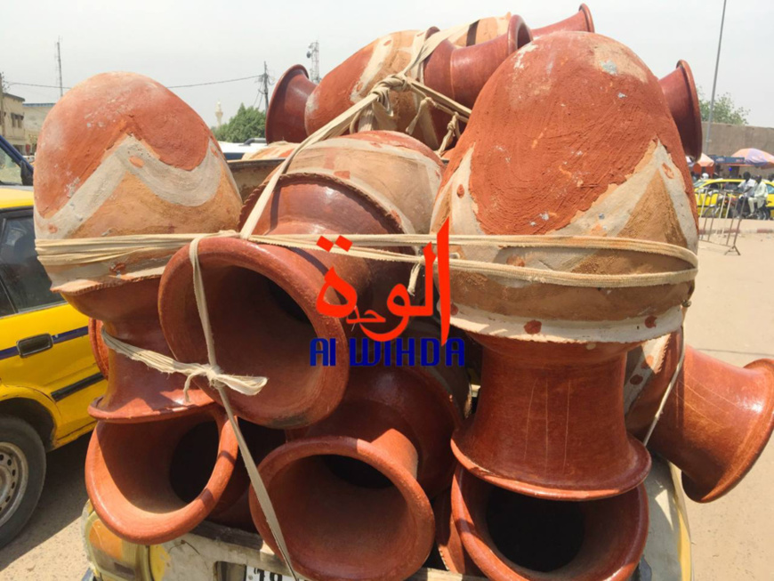 Tchad : jarre en terre cuite, la solution traditionnelle pour se rafraîchir au 21e siècle Tchad : jarre en terre cuite, la solution traditionnelle pour se rafraîchir au 21e siècle