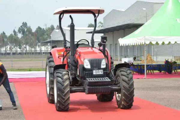 L'un des spécimens des tracteurs agricoles d'Eco-Camaco.