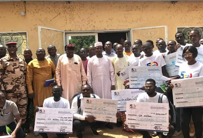 Tchad : remise des chèques aux bénéficiaires de l'Initiative « 50 000 emplois décents » au Logone Occidental
