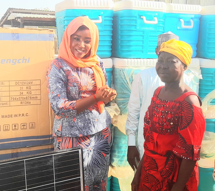 Tchad : la ministre de la solidarité soutient l'autonomisation des femmes vendeuses de poissons Tchad : la ministre de la solidarité soutient l'autonomisation des femmes vendeuses de poissons