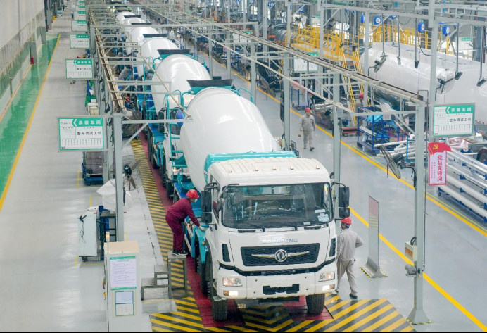 Concrete mixers to be exported are assembled in a workshop in Luoyang, central China's Henan province, March 27, 2023. (Photo by Zhang Yixi/People's Daily Online)