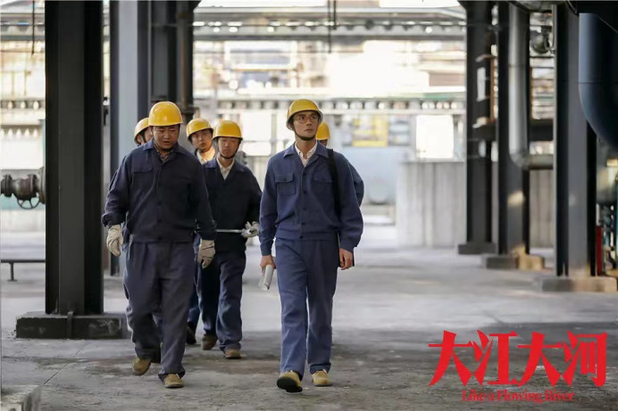 Photo shows a still frame of Chinese TV drama Like a Flowing River, which is about China's reform and opening up. The drama is adapted from online novel River of Time.