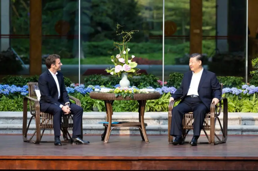 Chinese President Xi Jinping and French President Emmanuel Macron have tea by the water, enjoying the view and discussing the past and present, at the Pine Garden in Guangzhou, south China's Guangdong Province, April 7, 2023. Xi held an informal meeting with Macron on Friday in Guangzhou, the capital of Guangdong Province in south China. (Xinhua/Huang Jingwen)