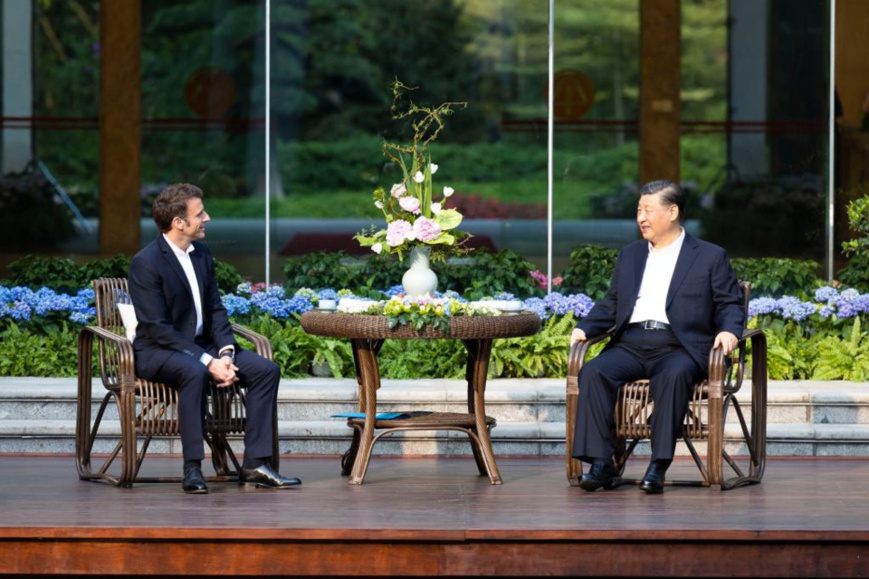 Chinese President Xi Jinping and French President Emmanuel Macron have tea by the water, enjoying the view and discussing the past and present, at the Pine Garden in Guangzhou, south China's Guangdong Province, April 7, 2023. Xi held an informal meeting with Macron on Friday in Guangzhou, the capital of Guangdong Province in south China. (Xinhua/Huang Jingwen) Chinese President Xi Jinping and French President Emmanuel Macron have tea by the water, enjoying the view and discussing the past and present, at the Pine Garden in Guangzhou, south China's Guangdong Province, April 7, 2023. Xi held an informal meeting with Macron on Friday in Guangzhou, the capital of Guangdong Province in south China. (Xinhua/Huang Jingwen)