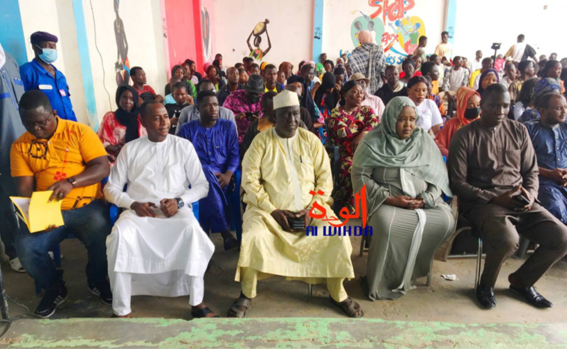 Tchad : la secrétaire d'État à la jeunesse finance 3 projets de jeunes à la Maison de quartier de Chagoua Tchad : la secrétaire d'État à la jeunesse finance 3 projets de jeunes à la Maison de quartier de Chagoua