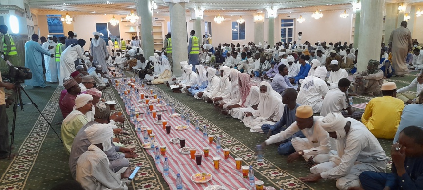 Tchad : un "Iftar Sayim" en l'honneur des martyrs, en particulier le Maréchal Idriss Deby Itno Tchad : un "Iftar Sayim" en l'honneur des martyrs, en particulier le Maréchal Idriss Deby Itno