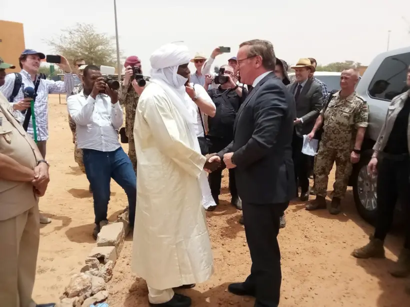 Le ministre Allemand de la Défense en visite officielle au Niger. © MinDefN
