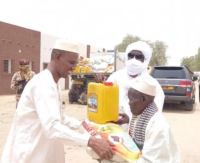 Tchad : la délégation du Genre du Ouaddaï distribue des vivres aux couches vulnérables