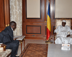 Un émissaire de Macky Sall remet un "pli secret" au Président tchadien