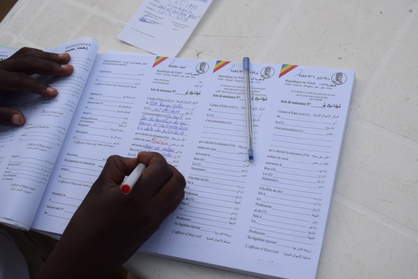 Des actes de naissance au Tchad. Illustration © UNHCR