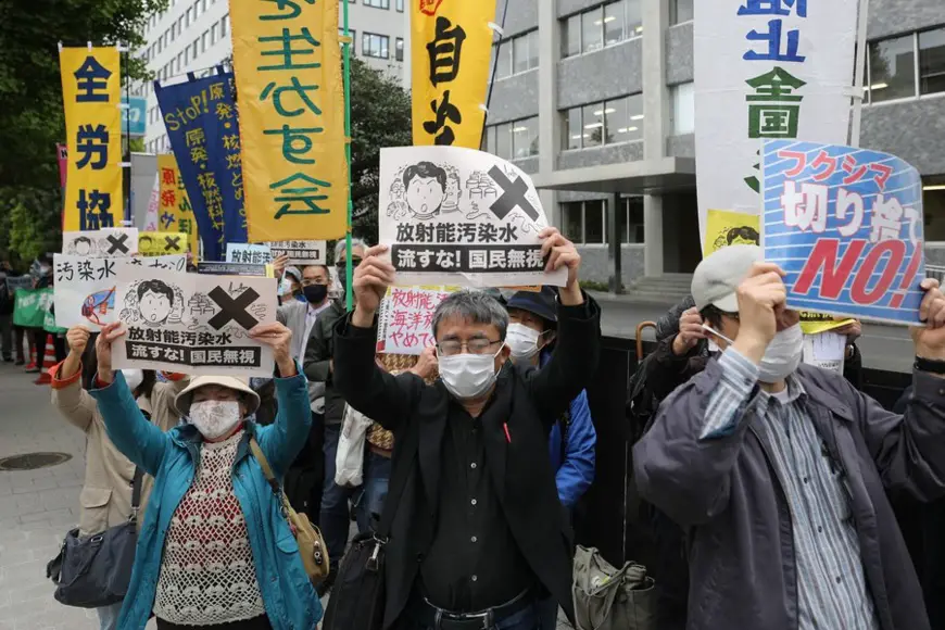 People rally to protest against the Japanese government's decision to discharge contaminated radioactive wastewater in Fukushima Prefecture into the sea, in Tokyo, capital of Japan, April 13, 2021. (Xinhua/Du Xiaoyi)