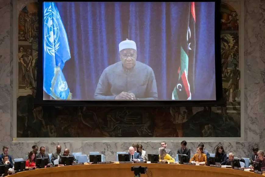 Abdoulaye Bathily (à l'écran), Représentant spécial du Secrétaire général et Chef de la Mission d'appui des Nations Unies en Libye, informe la réunion du Conseil de sécurité de la situation en Libye. © UN Photo/Eskinder Debebe