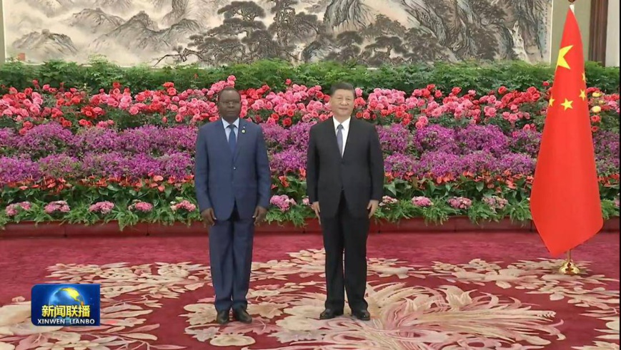 L'ambassadeur tchadien en Chine présente ses lettres de créance au Président Xi Jinping L'ambassadeur tchadien en Chine présente ses lettres de créance au Président Xi Jinping