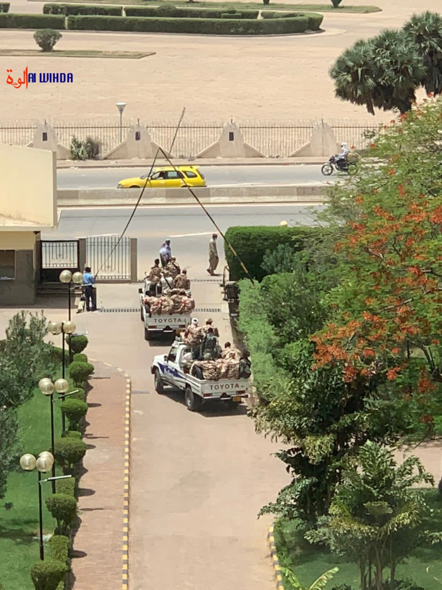 تشاد : الشرطة تقوم بإخلاء الضباط السياسيين السابقين بالقوة من فندق ليدجر بلازا في إنجامينا تشاد : الشرطة تقوم بإخلاء الضباط السياسيين السابقين بالقوة من فندق ليدجر بلازا في إنجامينا