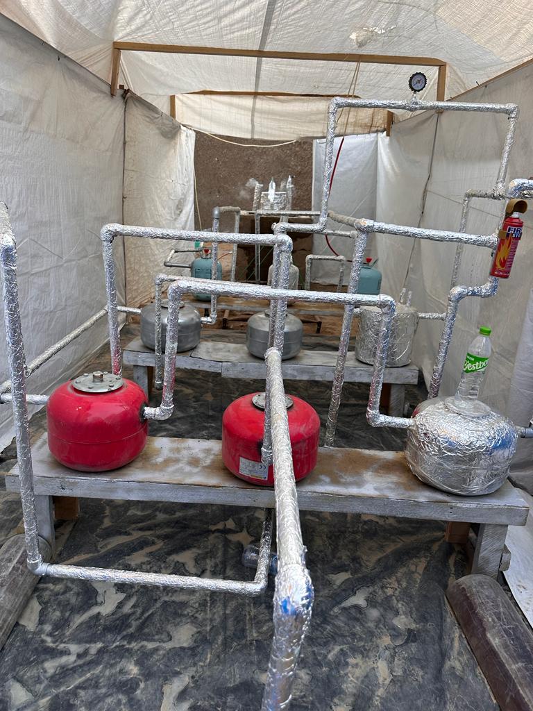 Tchad : un jeune transforme les emballages plastiques en liquide inflammable et en gaz Tchad : un jeune transforme les emballages plastiques en liquide inflammable et en gaz