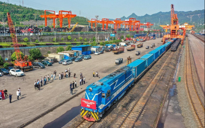 A rail-sea intermodal freight train of the New International Land-Sea Trade Corridor, which is launched in cooperation with Singaporean shipping company Pacific International Lines, leaves southwest China's Chongqing municipality, April 27, 2023. (Photo by Long Fan/People's Daily Online)