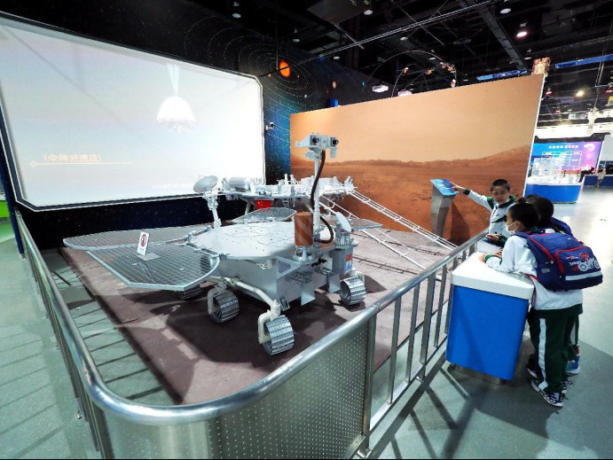 A model of the Tianwen-1 probe is exhibited in the China Science and Technology Museum, Beijing, April 12, 2023. (Photo by Du Jianpo/People's Daily Online)