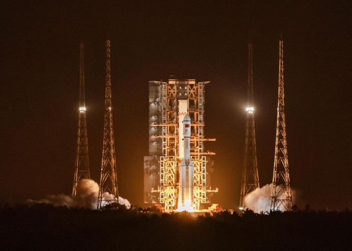 A Long March-7 Y7 rocket, carrying the Tianzhou-6 cargo spacecraft, blasts off from the Wenchang Spacecraft Launch Site in south China's Hainan province, May 10, 2023. (Photo by Liu Guoxing/People's Daily Online)