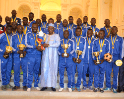 Tchad : Idriss Déby reçoit l'équipe des SAO, ambiance festive à la Présidence Tchad : Idriss Déby reçoit l'équipe des SAO, ambiance festive à la Présidence