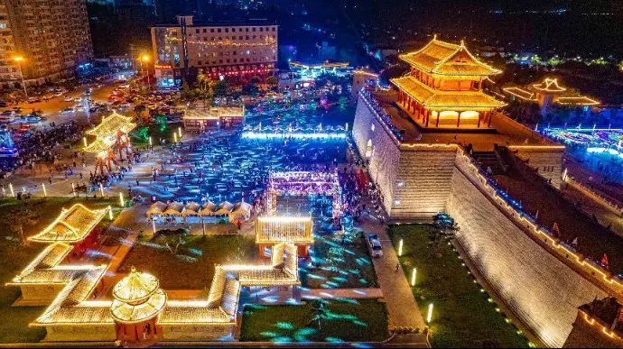 Photo taken on May 1, 2023 shows a beautiful night view in a cultural park in Yuncheng, north China's Shanxi province. (Photo by Chang Qi/People's Daily Online)