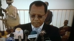 Le président tchadien en visite à Alger pour trouver une solution à la crise Libyenne Le président tchadien en visite à Alger pour trouver une solution à la crise Libyenne