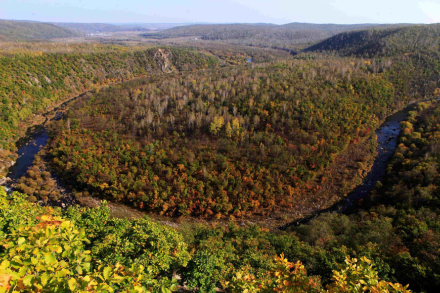 Photo shows a picturesque view of the Jinhe Grand Canyon located in the Lesser Hinggan Mountains in Heihe city, northeast China's Heilongjiang province. (Photo by Wei Jianshun/People's Daily Online)