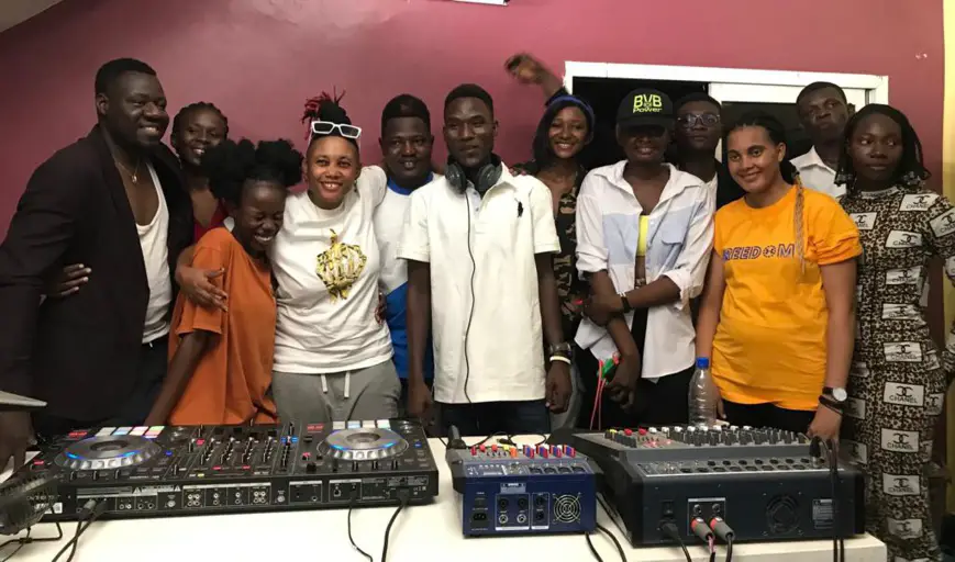 Tchad : des jeunes formés au métier de DJ par le studio Preston Concept