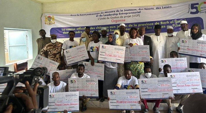 Tchad : remise des chèques aux 25 bénéficiaires du projet « Initiative 50 000 Emplois » à Mongo Tchad : remise des chèques aux 25 bénéficiaires du projet « Initiative 50 000 Emplois » à Mongo