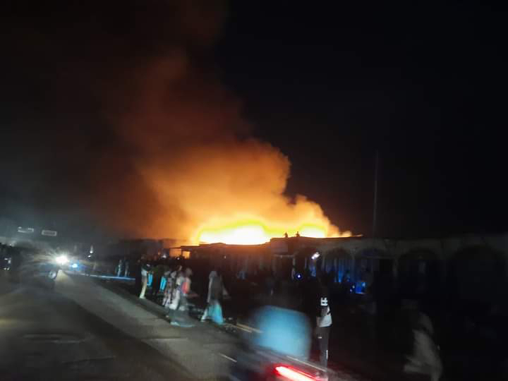 N'Djamena : le marché de Dembé en feu N'Djamena : le marché de Dembé en feu