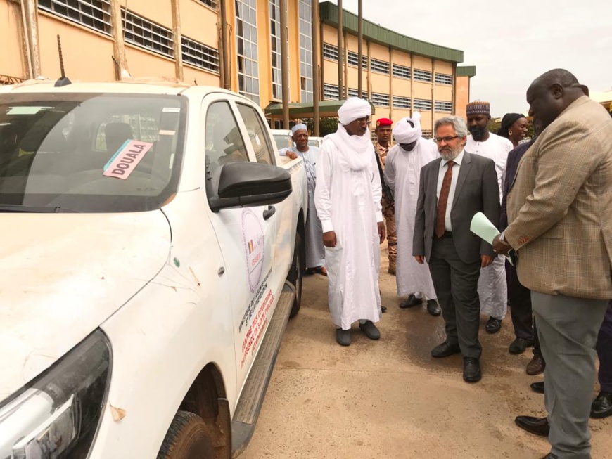 Tchad : la Banque mondiale offre 10 véhicules pour renforcer le système de santé Tchad : la Banque mondiale offre 10 véhicules pour renforcer le système de santé