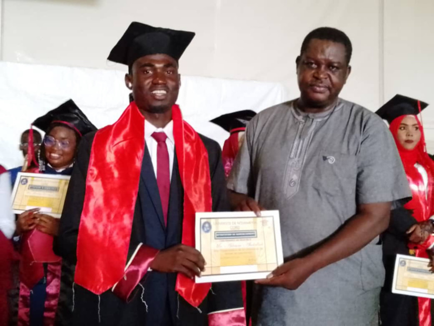 Tchad : des étudiants en droit reçoivent leur diplôme Tchad : des étudiants en droit reçoivent leur diplôme