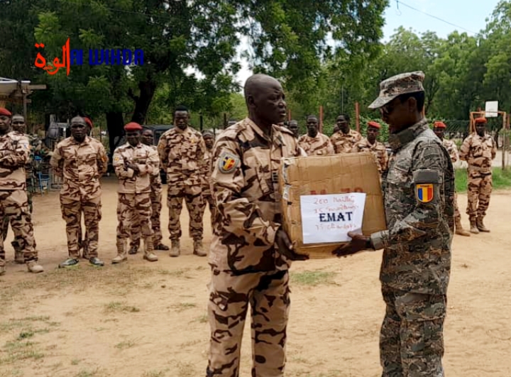 Tchad : remise d'équipements sportifs aux formations militaires Tchad : remise d'équipements sportifs aux formations militaires
