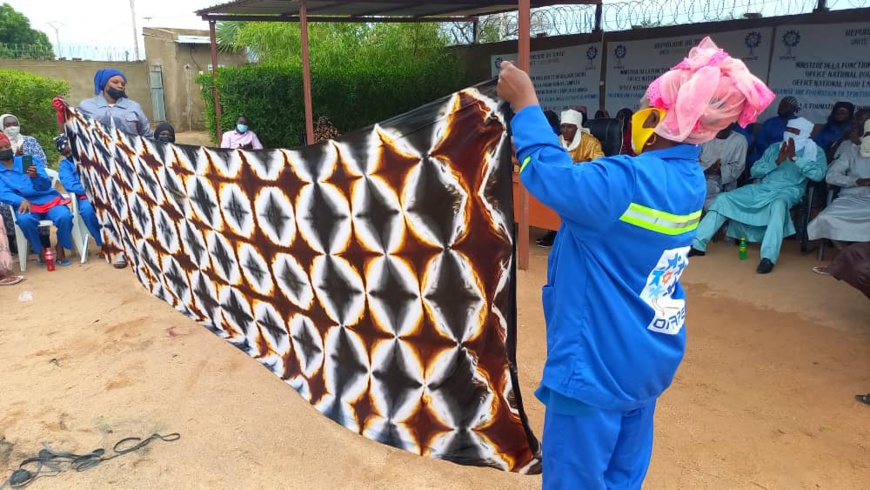 Tchad : l'ONAPE forme les femmes du Guera à la teinture des pagnes indigo, un pas vers leur autonomisation Tchad : l'ONAPE forme les femmes du Guera à la teinture des pagnes indigo, un pas vers leur autonomisation