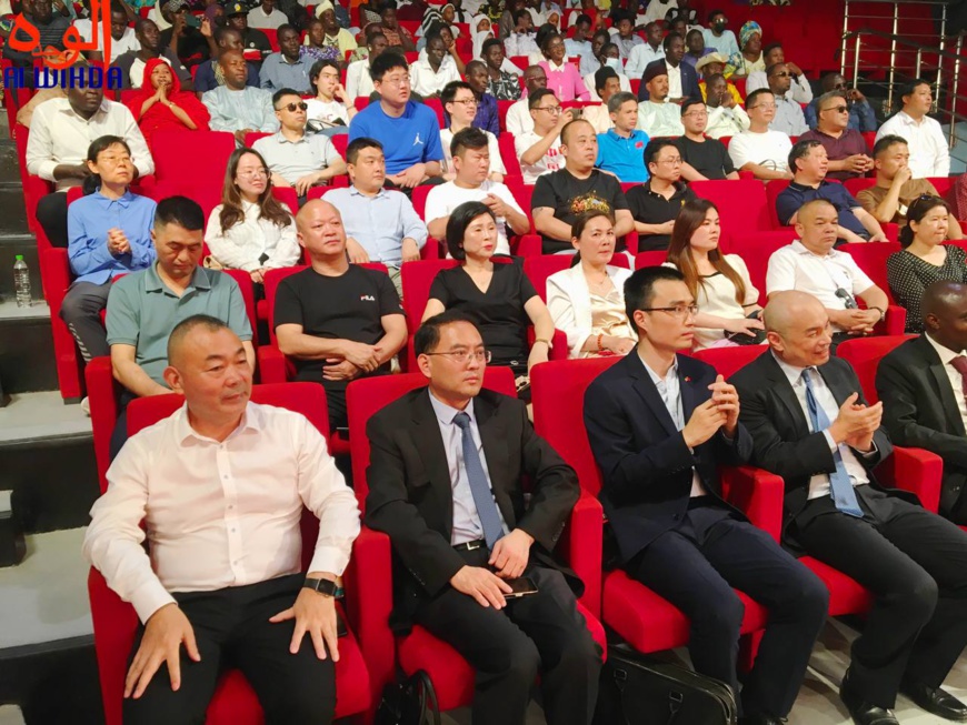 Tchad : l'Institut Confucius récompense ses lauréats à l'occasion de son 2e anniversaire Tchad : l'Institut Confucius récompense ses lauréats à l'occasion de son 2e anniversaire