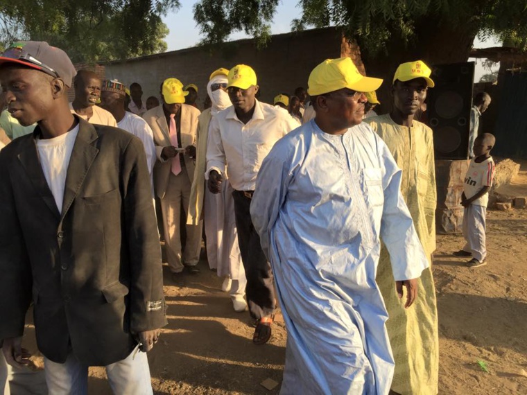 Abderaman Koulamallah entouré des militants de son parti. Crédit photo // Abderaman Koulamallah entouré des militants de son parti. Crédit photo //