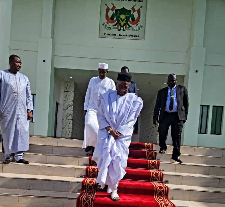 Le premier ministre tchadien, Saleh Kebzabo, à la sortie de la Présidence du Niger ce 16 juin 2023. © M.I.D/Primature