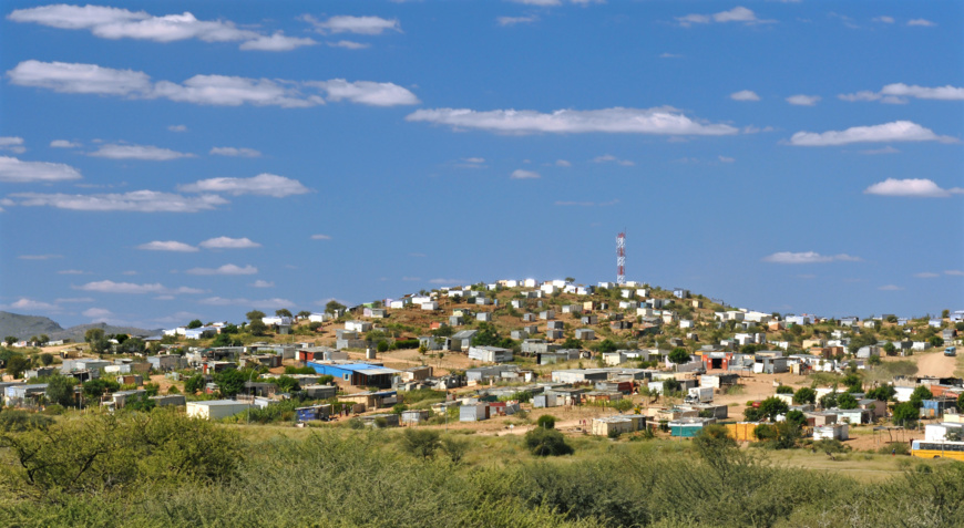 Namibie : coup de pouce aux quartiers informels en zones urbaines, grâce à un don de la BAD pour l'électricité solaire