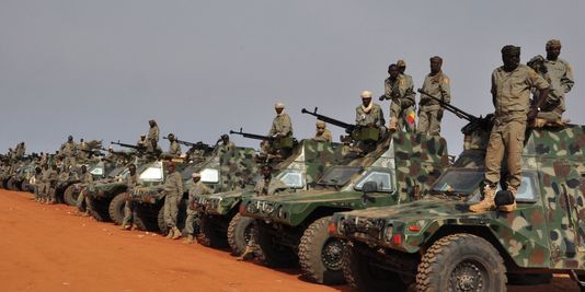 Des soldats tchadiens en route vers le Mali, le 24 janvier. Crédits photo : AFP/Boureima Hama Des soldats tchadiens en route vers le Mali, le 24 janvier. Crédits photo : AFP/Boureima Hama