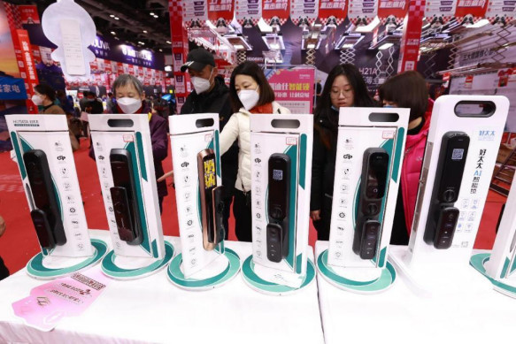 Smart door locks are exhibited at the Home China Expo in Beijing, Feb. 18, 2023. (Photo by Chen Xiaogen/People's Daily Online) Smart door locks are exhibited at the Home China Expo in Beijing, Feb. 18, 2023. (Photo by Chen Xiaogen/People's Daily Online)