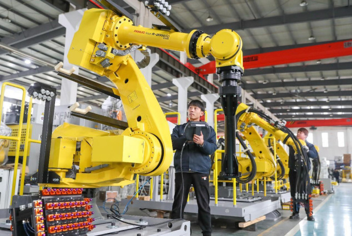 Employees of Shanghai Zhenjie Automation Equipment Manufacturing Co., Ltd. in Shanghai's Songjiang district work in a workshop. (Photo by Jiang Huihui/People's Daily Online) Employees of Shanghai Zhenjie Automation Equipment Manufacturing Co., Ltd. in Shanghai's Songjiang district work in a workshop. (Photo by Jiang Huihui/People's Daily Online)