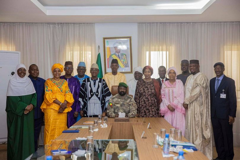 Mali : le président de la transition a reçu les ministres sortants Mali : le président de la transition a reçu les ministres sortants