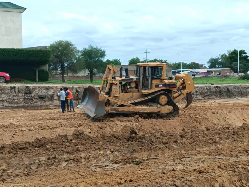 N'Djamena : le maire du 9e arrondissement visite le chantier de la digue contre les inondations