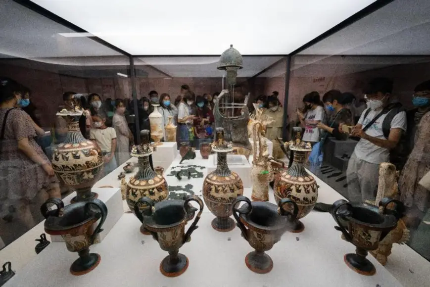 People visit an exhibition titled "Tota Italia -- Origins of a Nation" at the National Museum of China in Beijing, July 17, 2022. (Photo by Yang Sengyu/People's Daily Online)