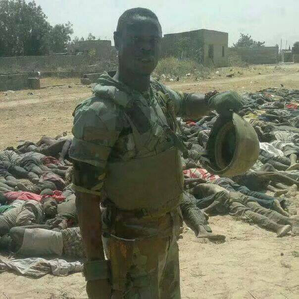 Gamboru : Un charnier de combattants de Boko Haram photographié Gamboru : Un charnier de combattants de Boko Haram photographié