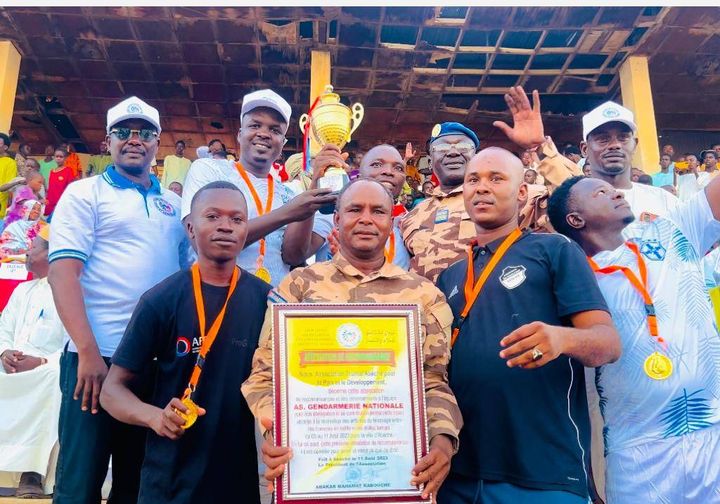 Tchad : l'équipe de football de la Gendarmerie du Ouaddaï remporte la finale du tournoi de la Paix Tchad : l'équipe de football de la Gendarmerie du Ouaddaï remporte la finale du tournoi de la Paix