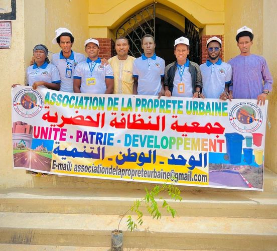 Tchad : l'Association la propriété urbaine a mis en terre des plants au lycée franco-arabe d'Abéché Tchad : l'Association la propriété urbaine a mis en terre des plants au lycée franco-arabe d'Abéché
