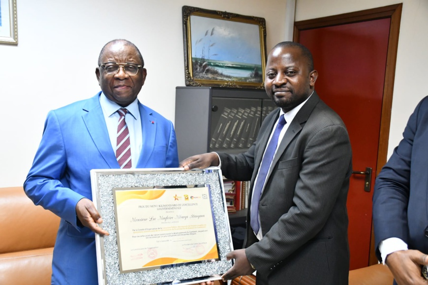 Cameroun : le ministre du Commerce primé par les Awards de l’Avenir Cameroun : le ministre du Commerce primé par les Awards de l’Avenir