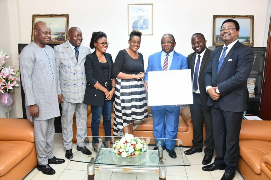 Cameroun : le ministre du Commerce primé par les Awards de l’Avenir Cameroun : le ministre du Commerce primé par les Awards de l’Avenir