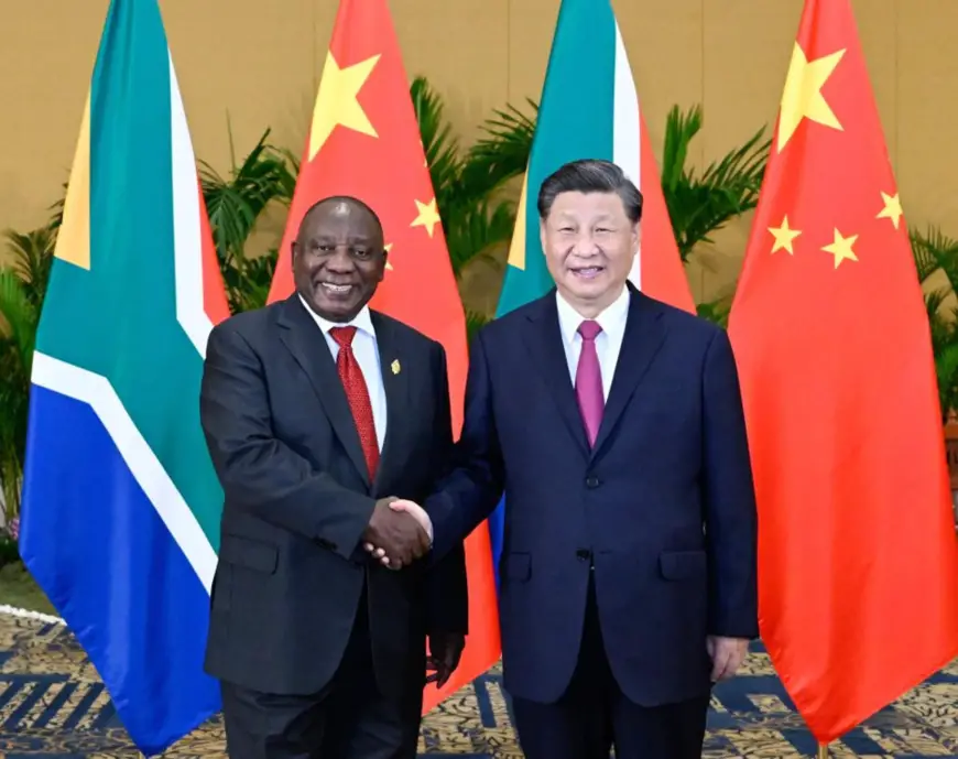 Chinese President Xi Jinping meets with South African President Cyril Ramaphosa in Bali, Indonesia, Nov. 15, 2022. (Xinhua/Shen Hong)